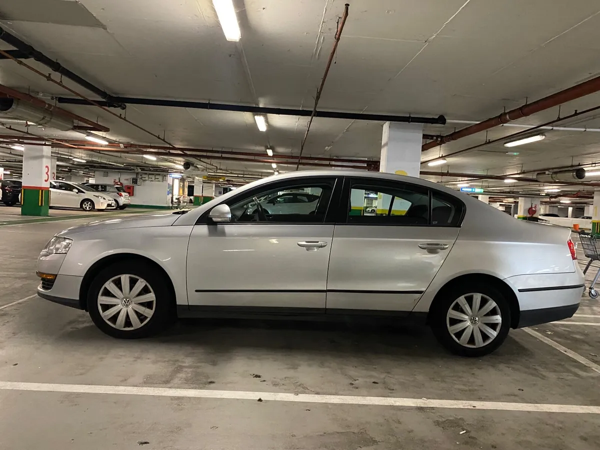 Volkswagen Passat 2007 - Image 2