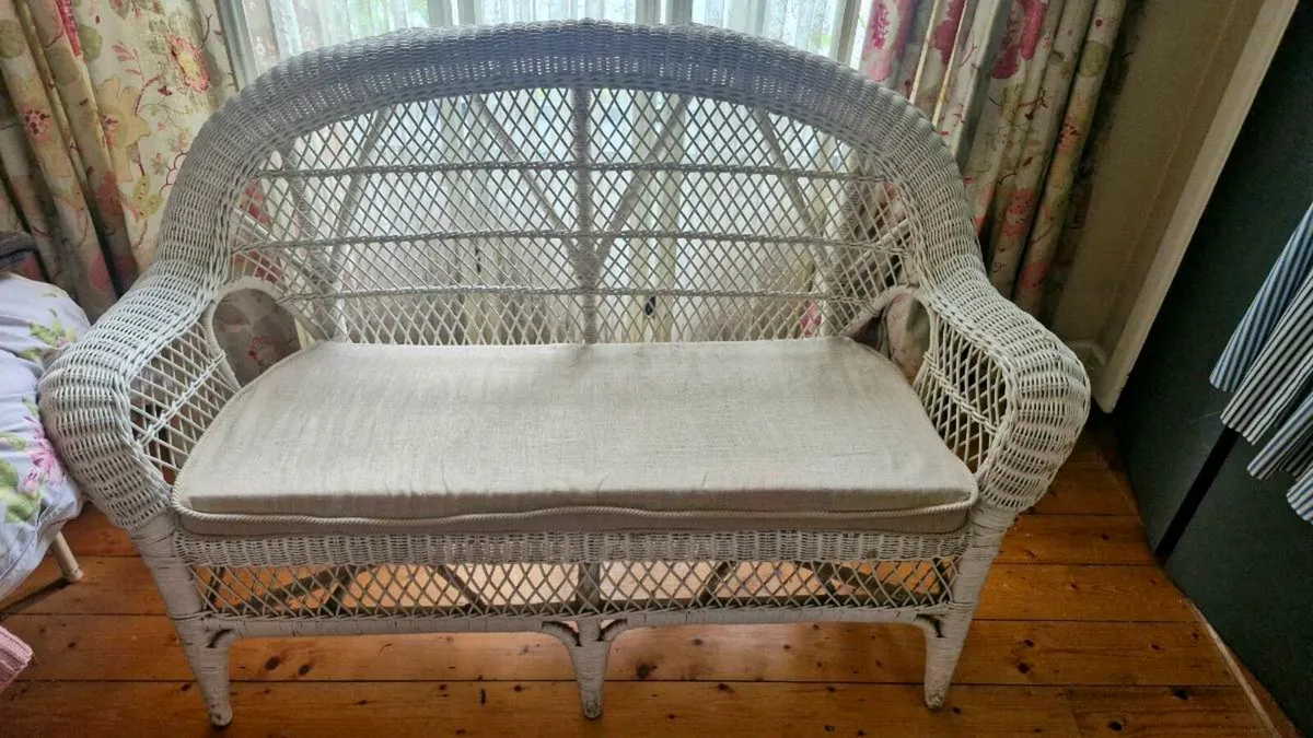 Wicker couch - Image 1