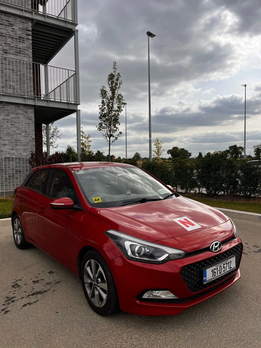 2016 Hyundai i20 Deluxe - Image 2