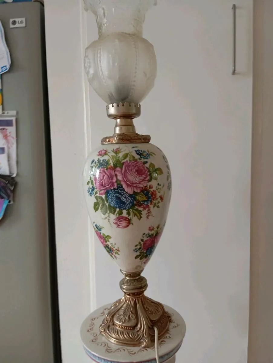 Antique lamp - Image 1
