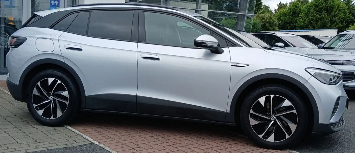 Volkswagen ID.4 Life 77kwh 204HP  fully Electric - Image 2