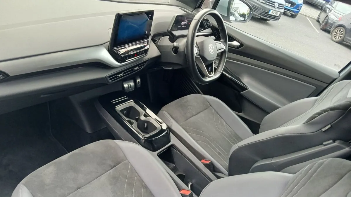 Volkswagen ID.4 Life 77kwh 204HP  fully Electric - Image 3