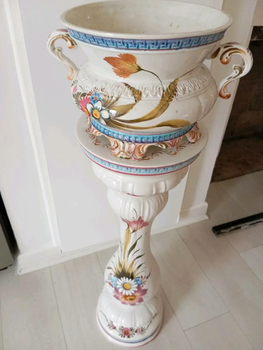Pedestal and plant pot - Image 1