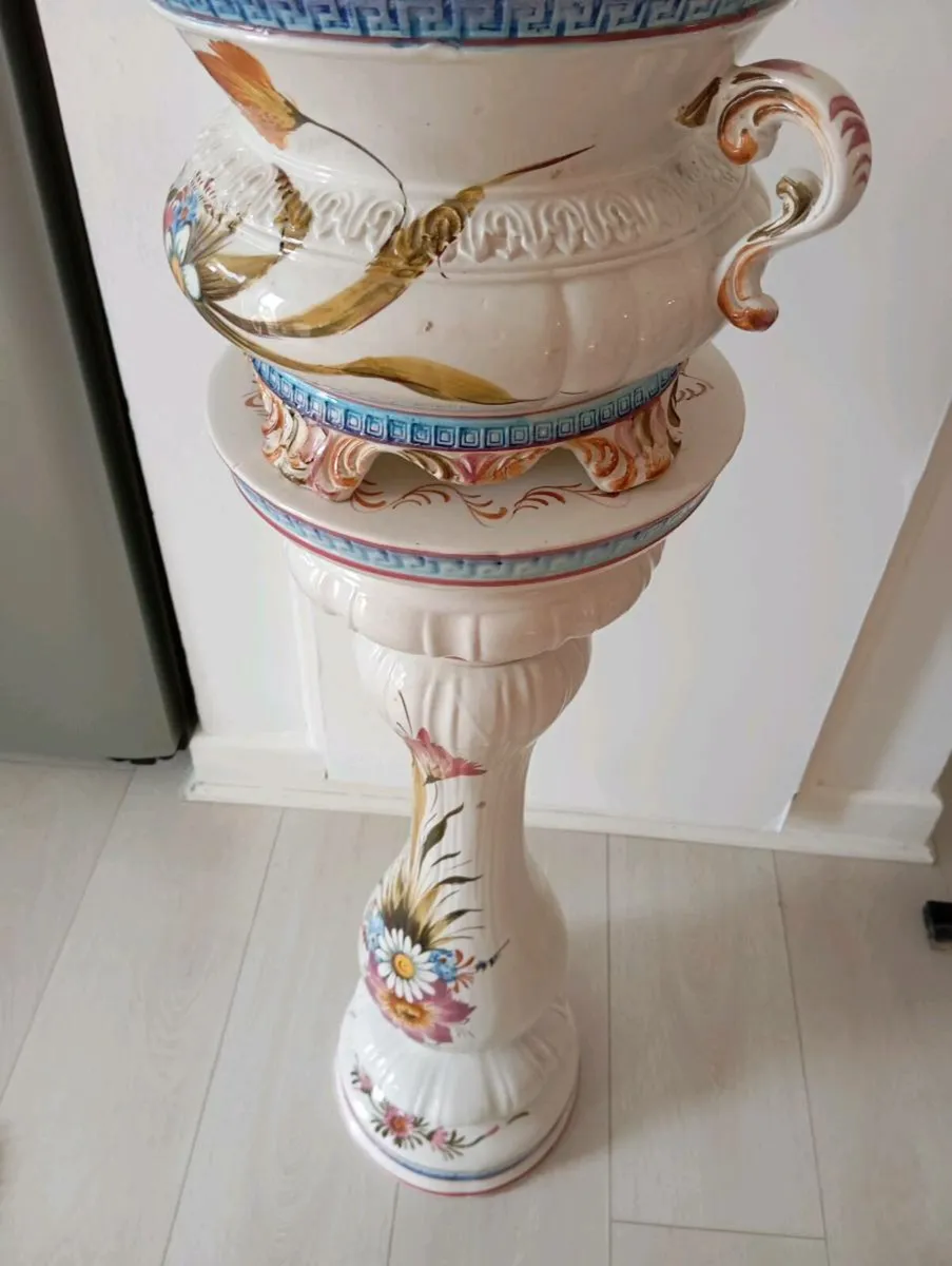 Pedestal and plant pot - Image 2
