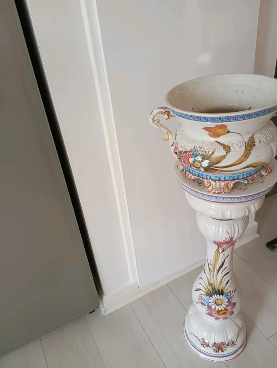 Pedestal and plant pot - Image 3