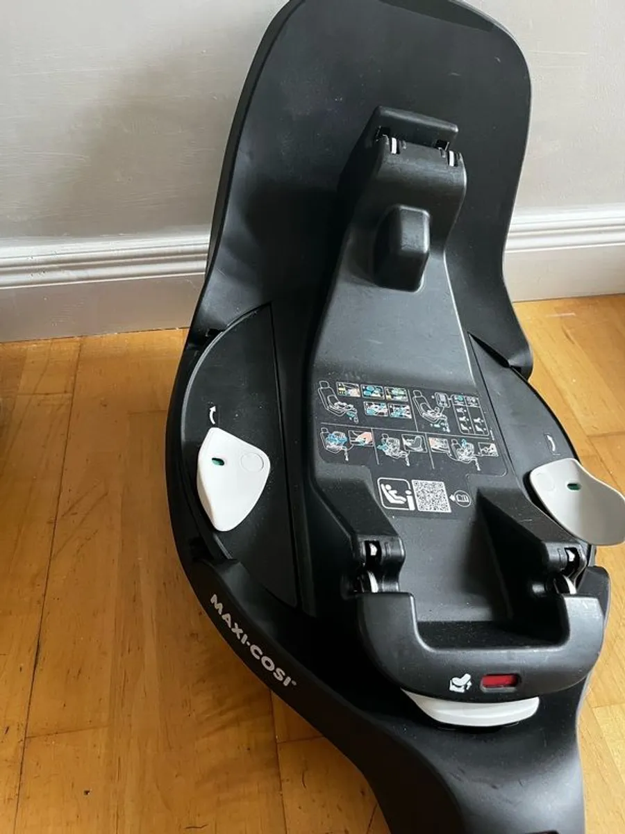 New maxi cosi pebble 360 plus base - Image 1