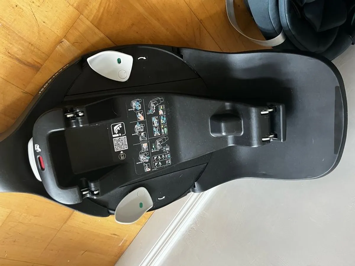 New maxi cosi pebble 360 plus base - Image 3
