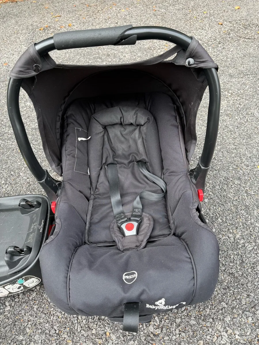 Cupla duo pram, car seat and isofix base - Image 2