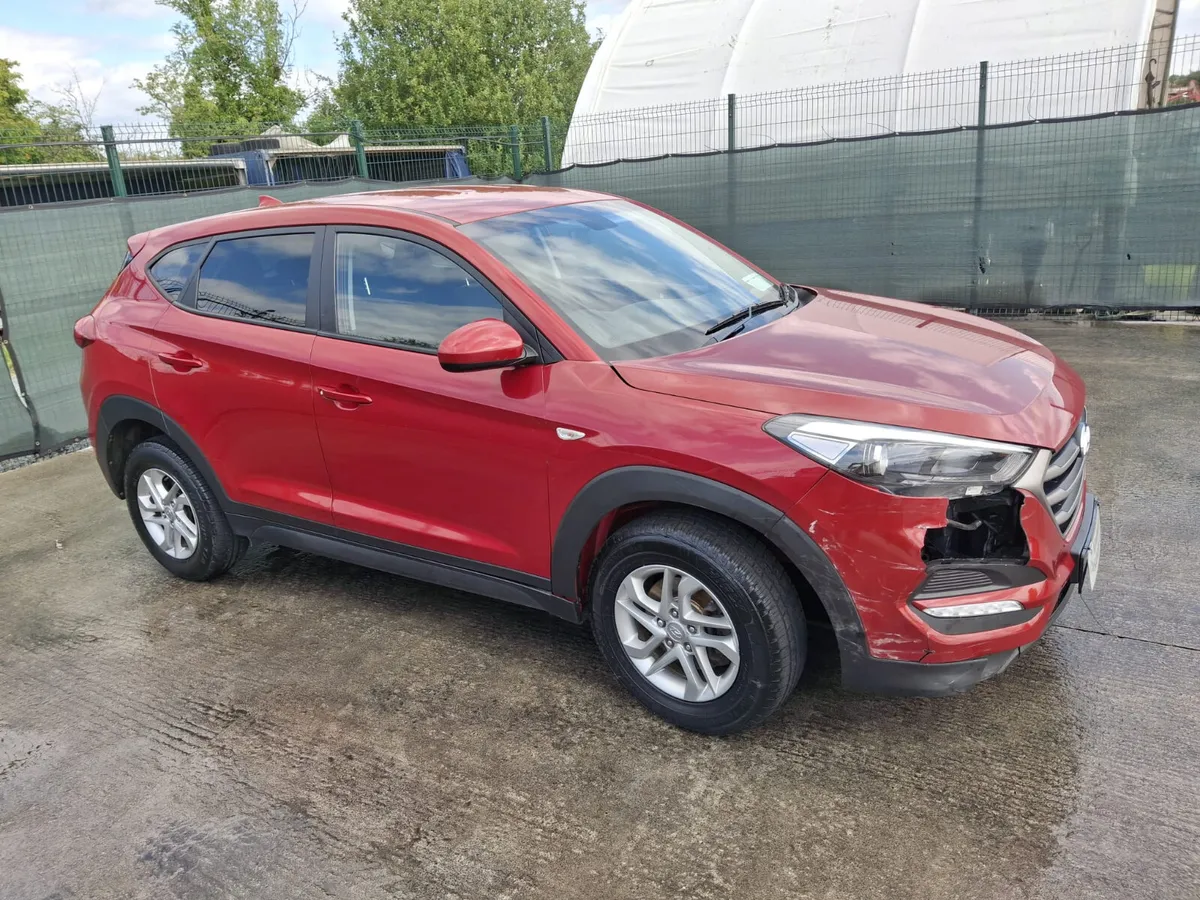 172 Hyundai Tucson 1.7 Diesel very light damage - Image 3