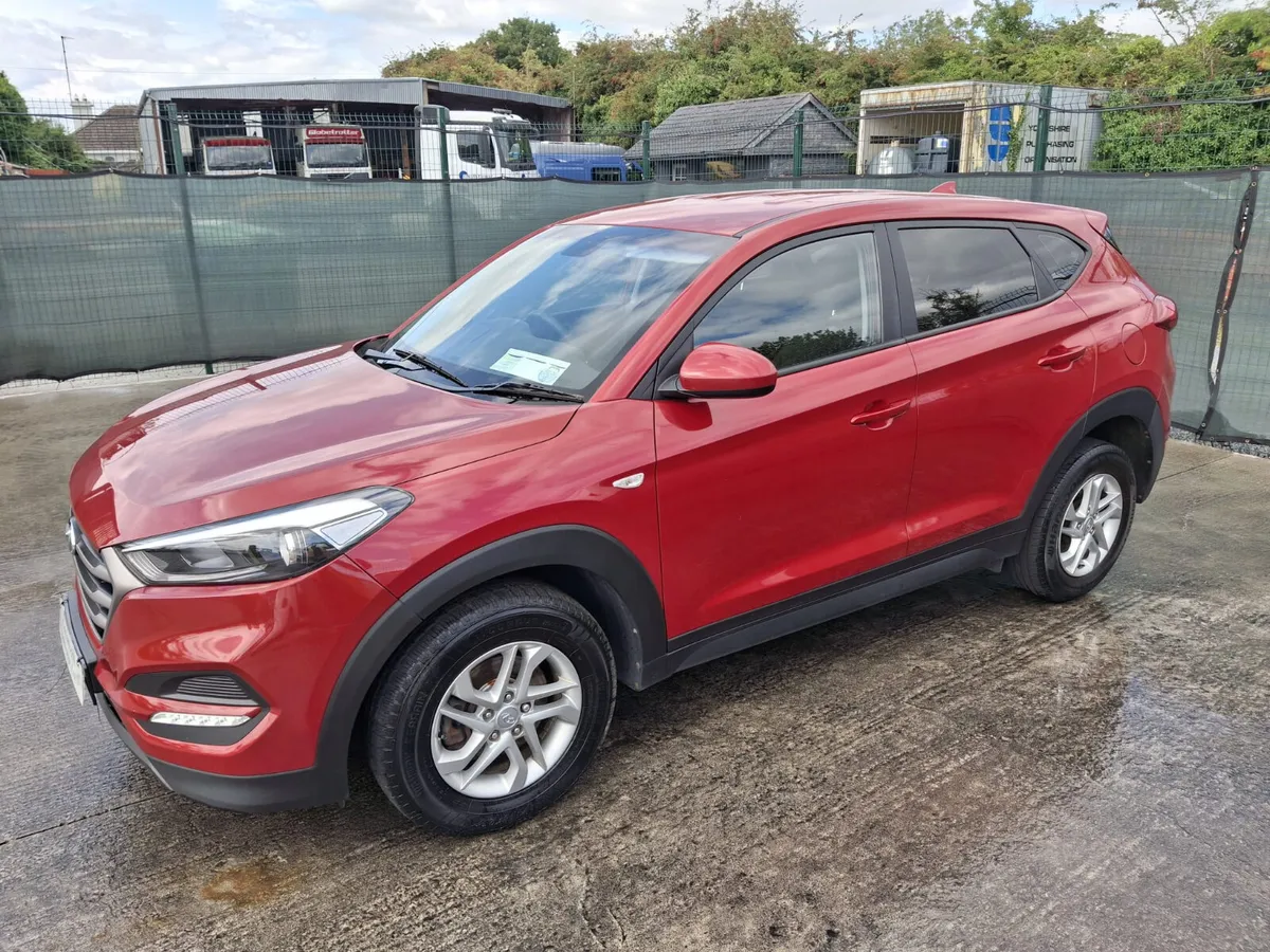 172 Hyundai Tucson 1.7 Diesel very light damage - Image 2