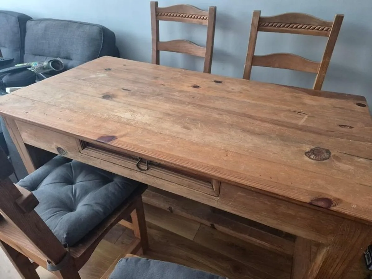 Kitchen Table and Chairs - Image 2