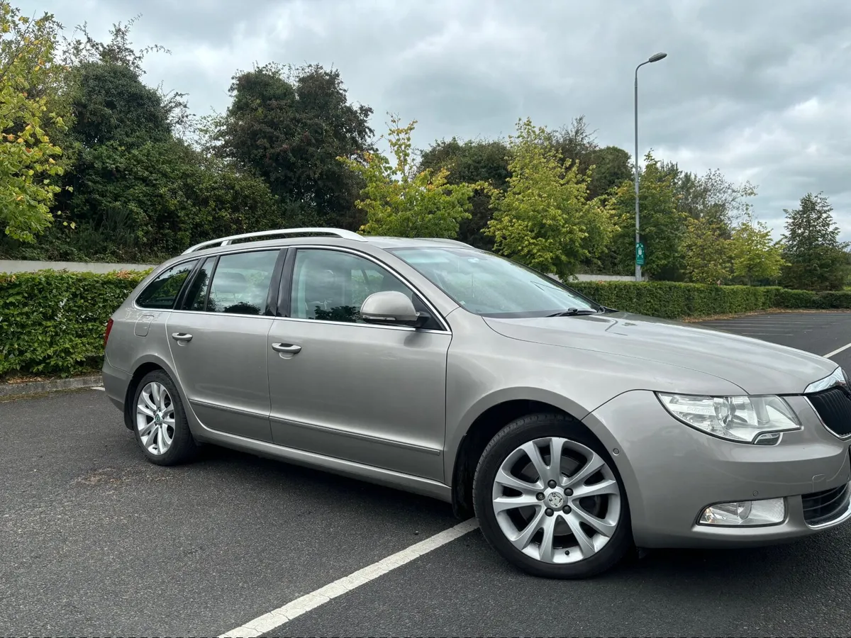 2012 Skoda Superb 2.0 TDI 170 bhp 4x4 high spec - Image 1