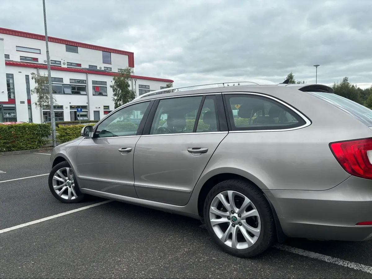 2012 Skoda Superb 2.0 TDI 170 bhp 4x4 high spec - Image 3