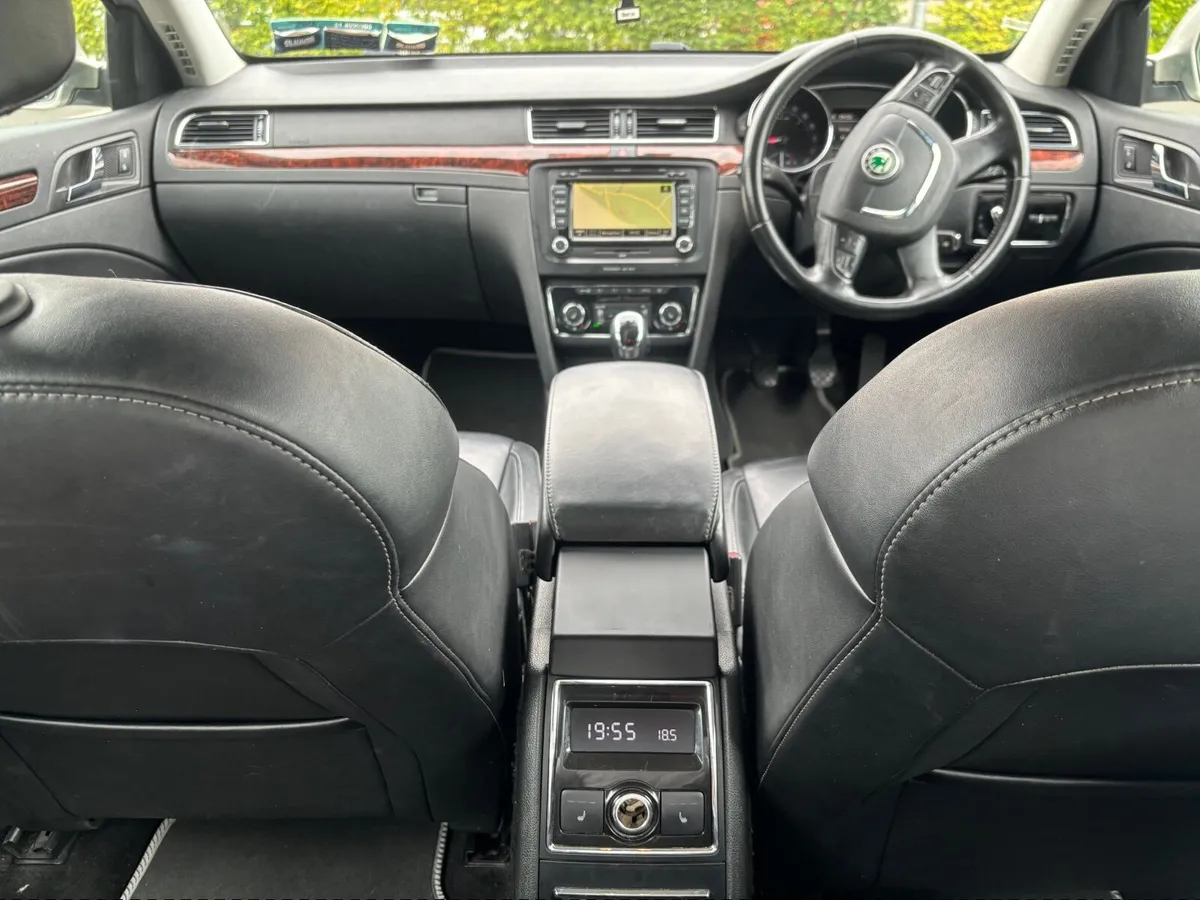 2012 Skoda Superb 2.0 TDI 170 bhp 4x4 high spec - Image 4
