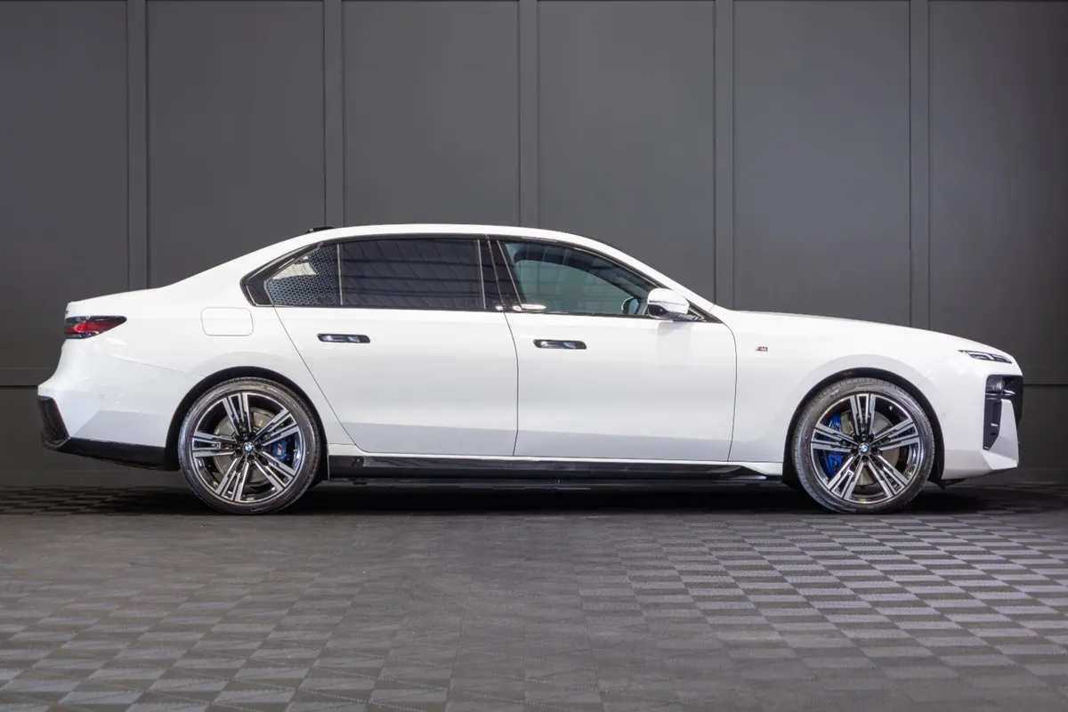 2025 BMW 7-Series X-Drive 750e M-Sport - Image 2