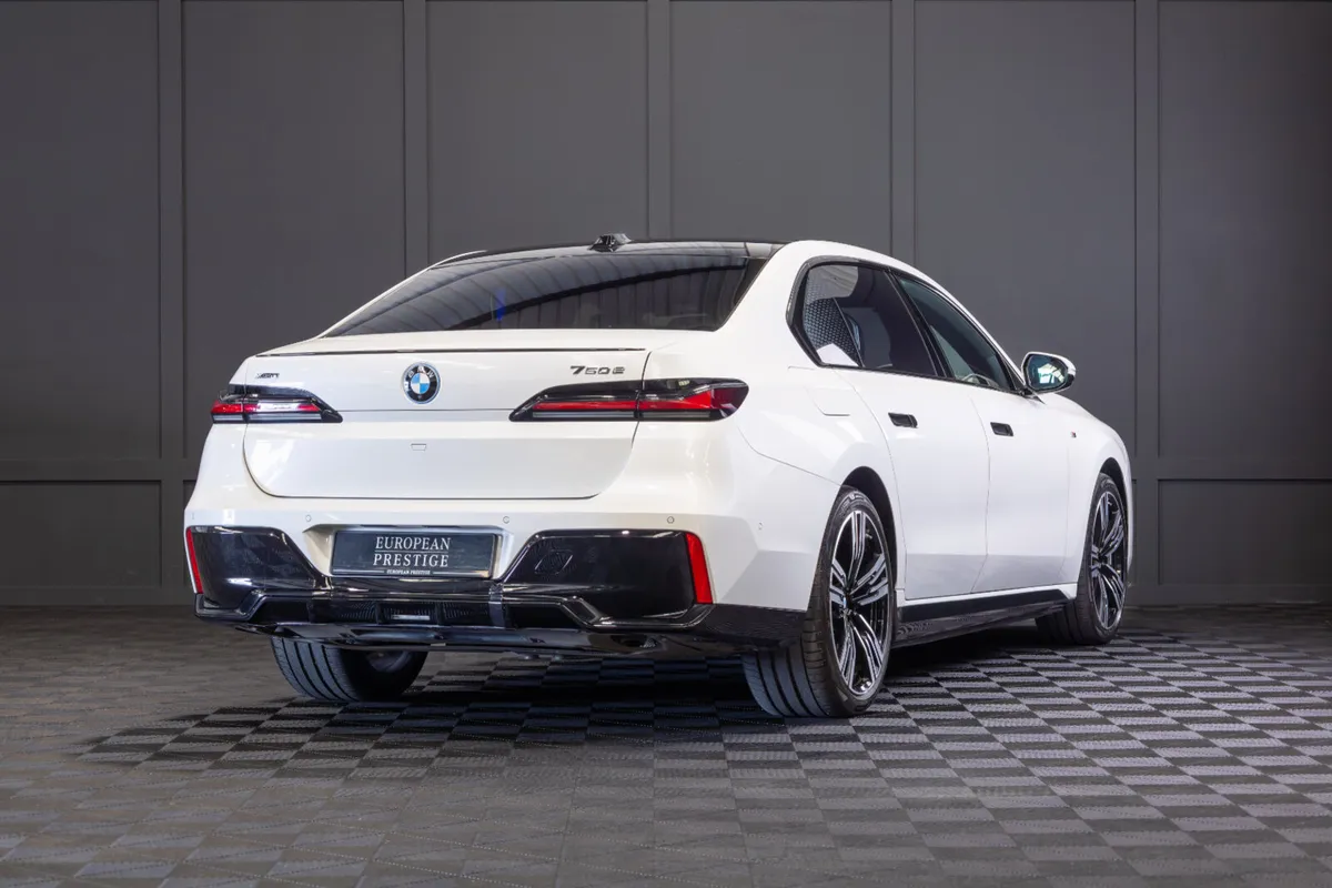 2025 BMW 7-Series X-Drive 750e M-Sport - Image 3