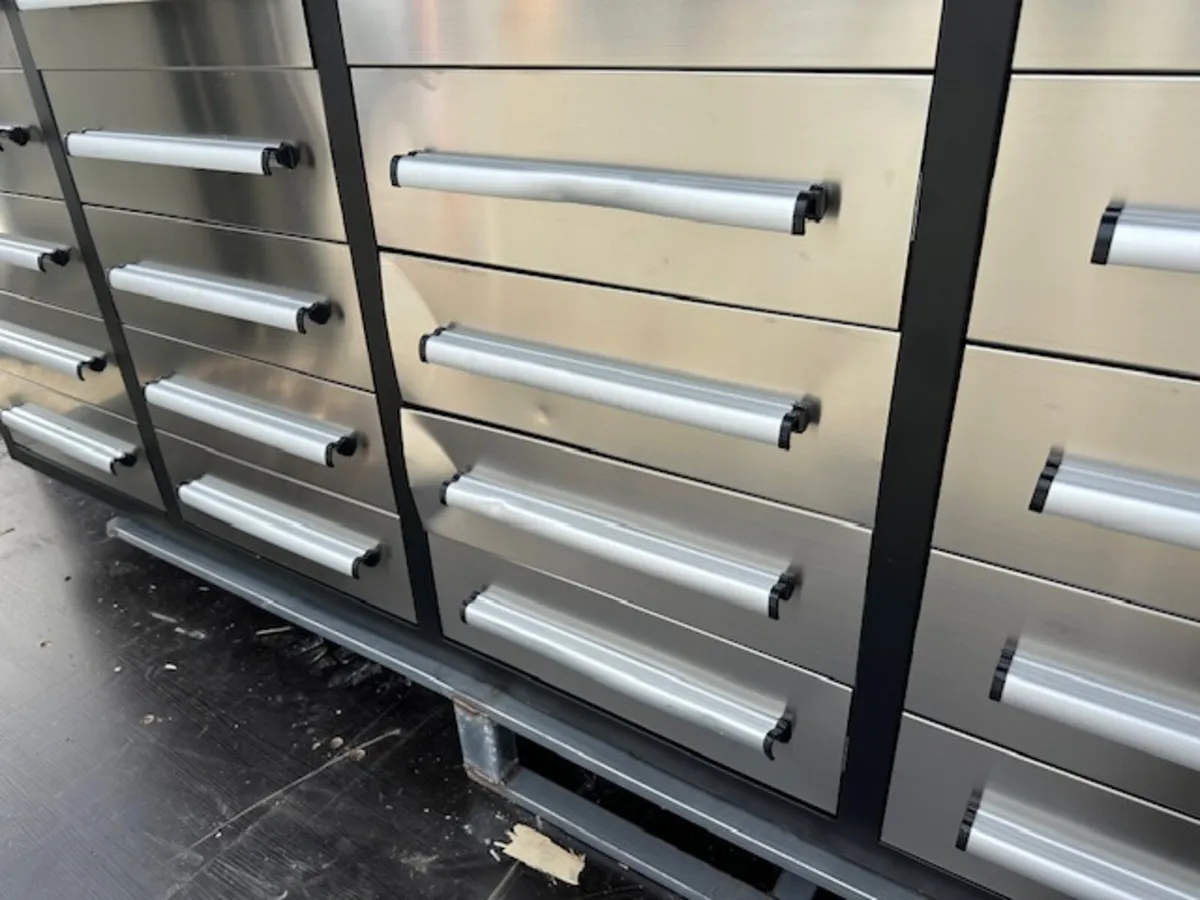 7ft 20 Drawer Workbench **Online Auction** - Image 4