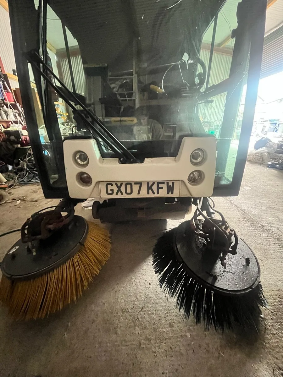 Road sweeper - Image 4