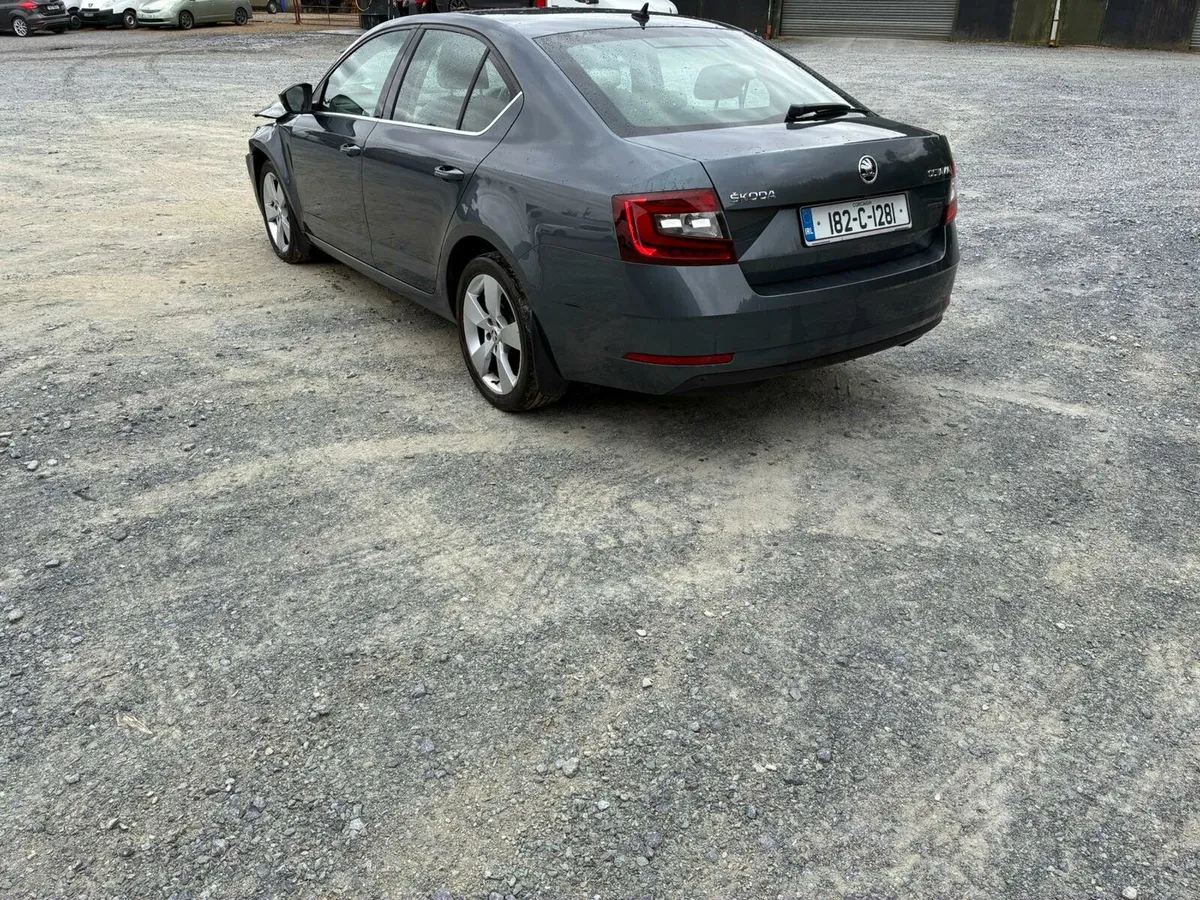 182 Skoda Octavia TDI Low KMS - Image 3