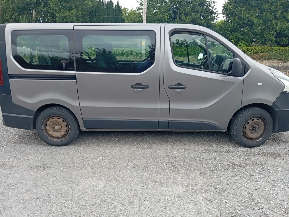 Renault Trafic 8 Seater - Image 3