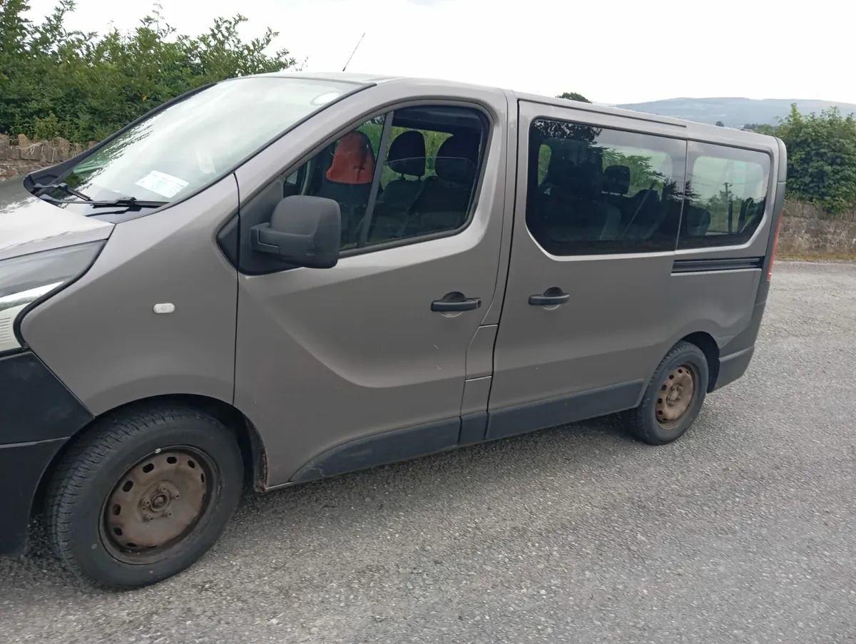 Renault Trafic 8 Seater - Image 4