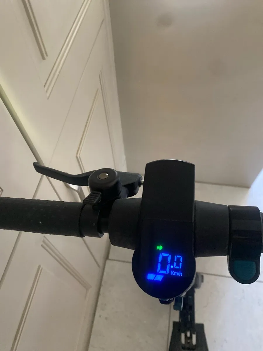 Soflow foldable e scooter - Image 2