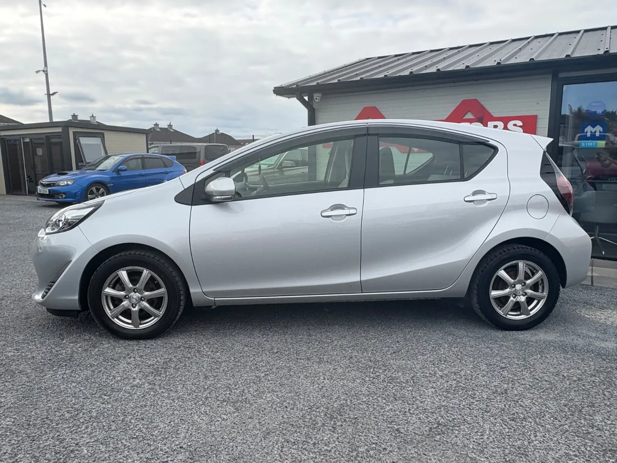 2021 TOYOTA AQUA  AUTO - Image 4