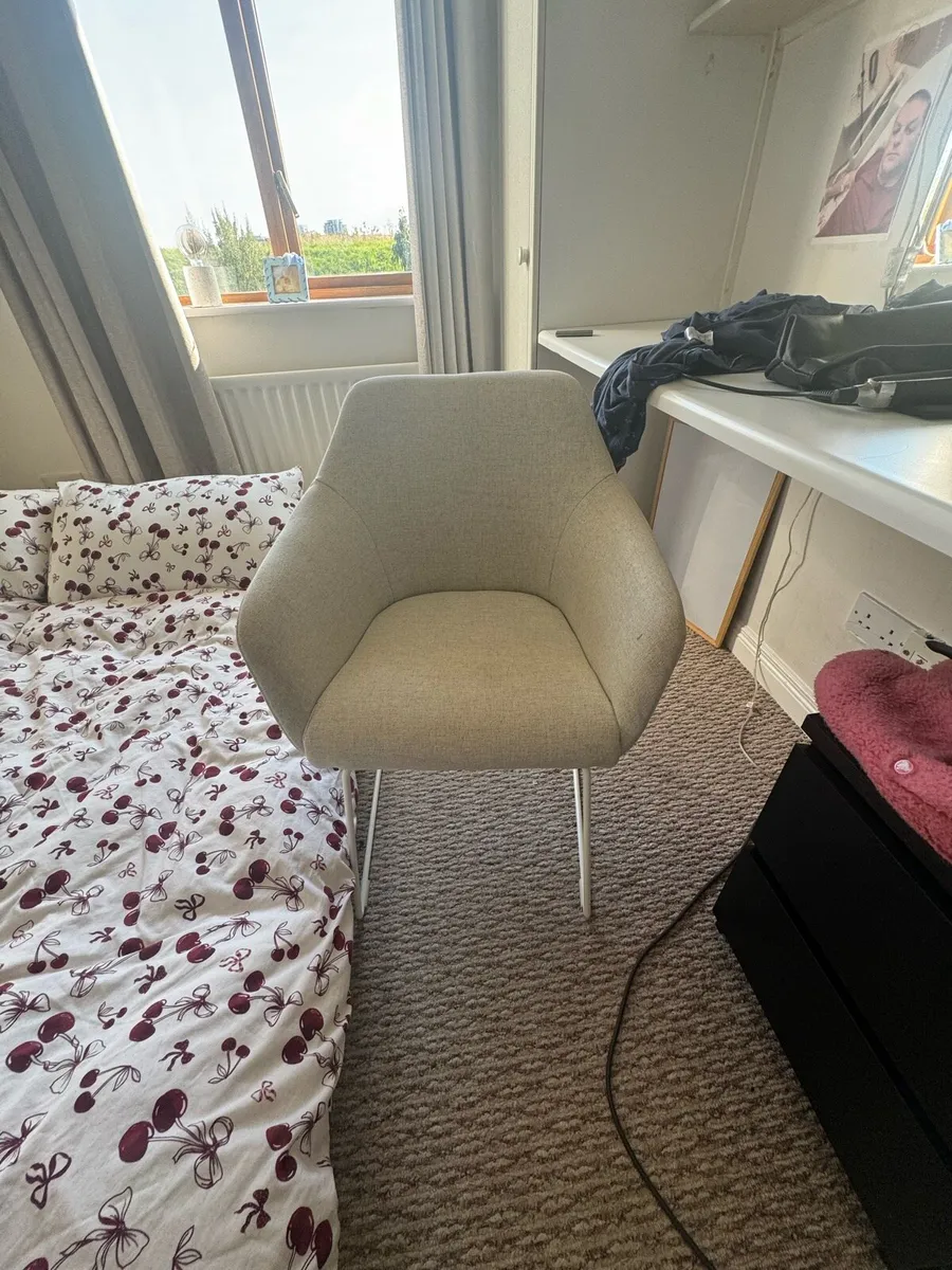 White Cotten office chair - Image 1