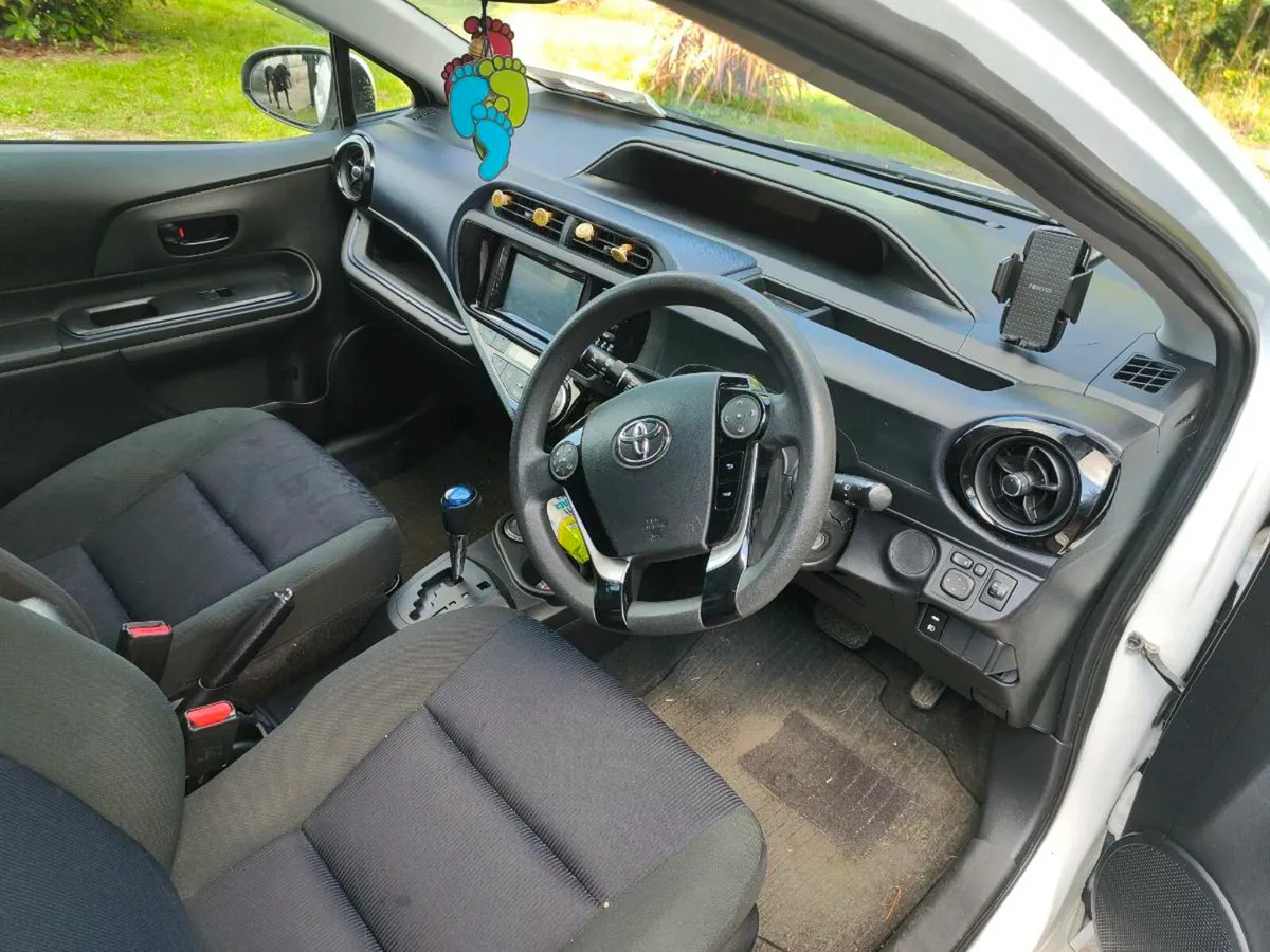 Toyota aqua 2017 hybrid low kilometer - Image 4