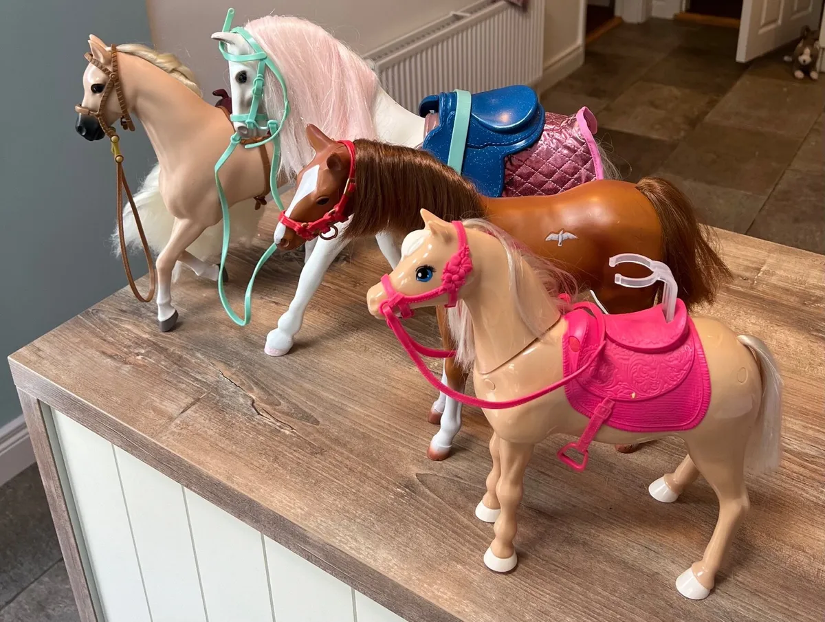 Horse figures - Image 1