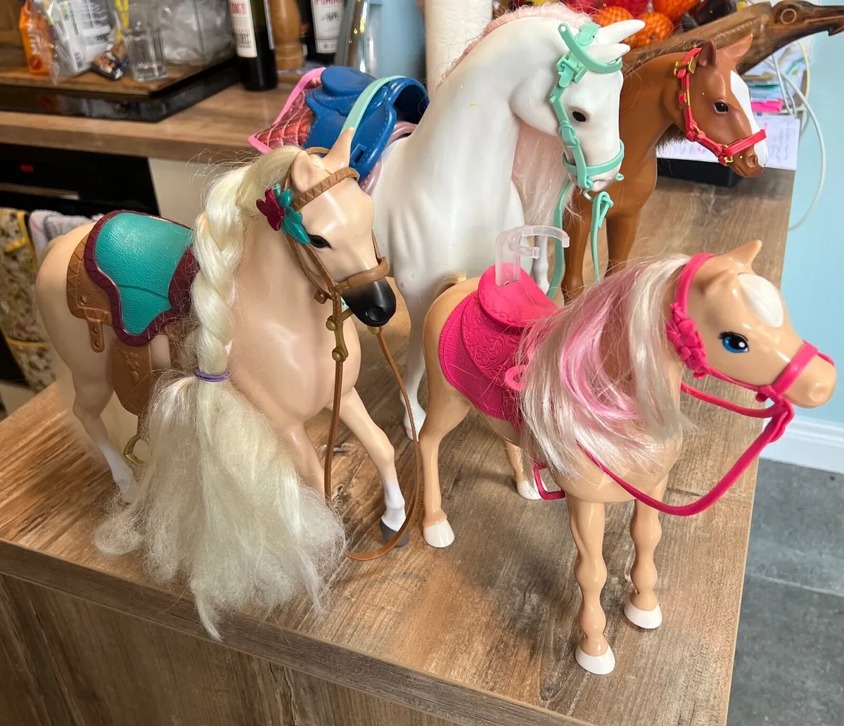 Horse figures - Image 2