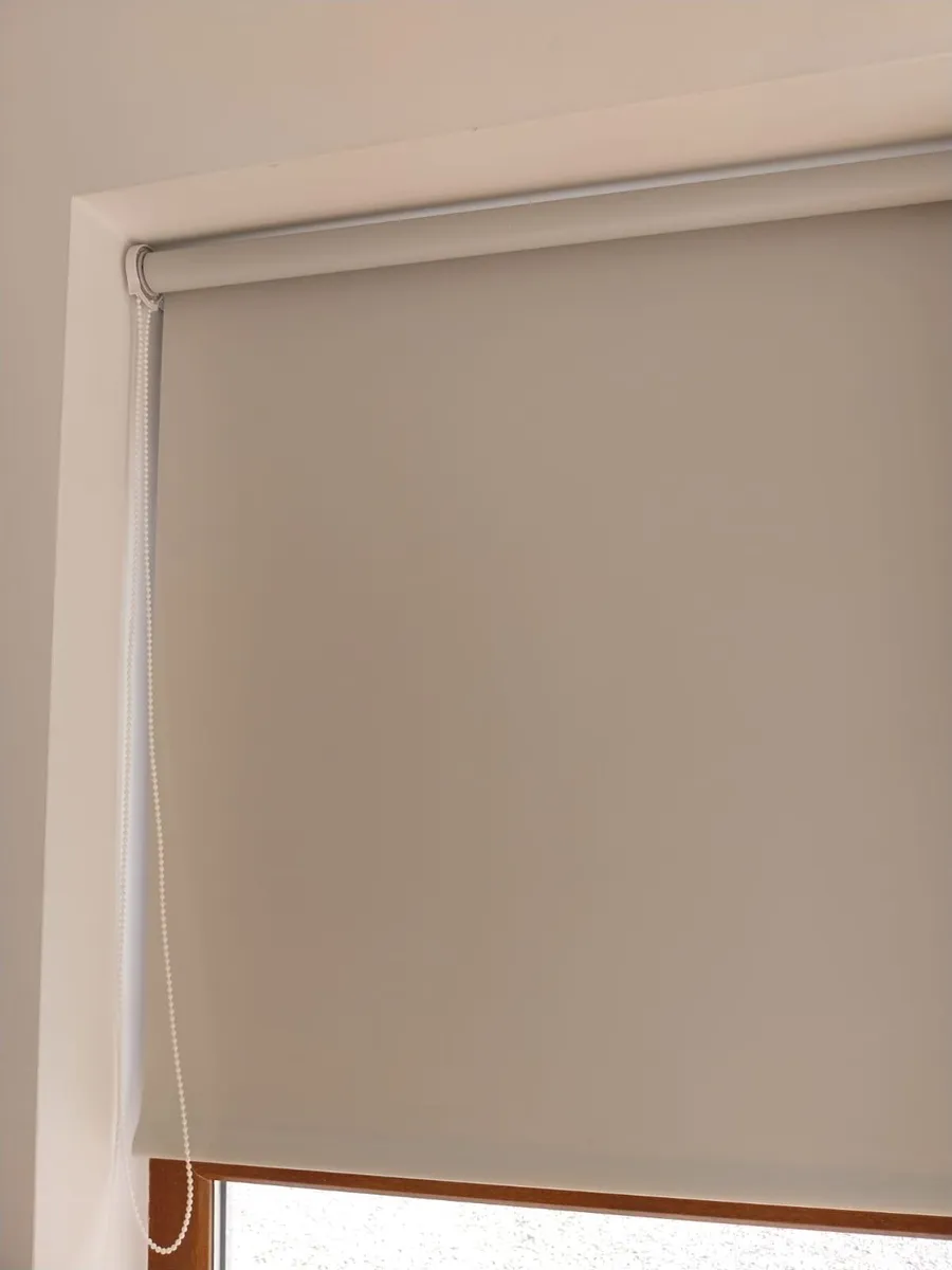 1 Luxaflex roller blind for sale - Image 1