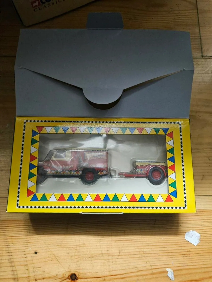Corgi Circus Fair Ground Showmans Range Landrover - Image 1