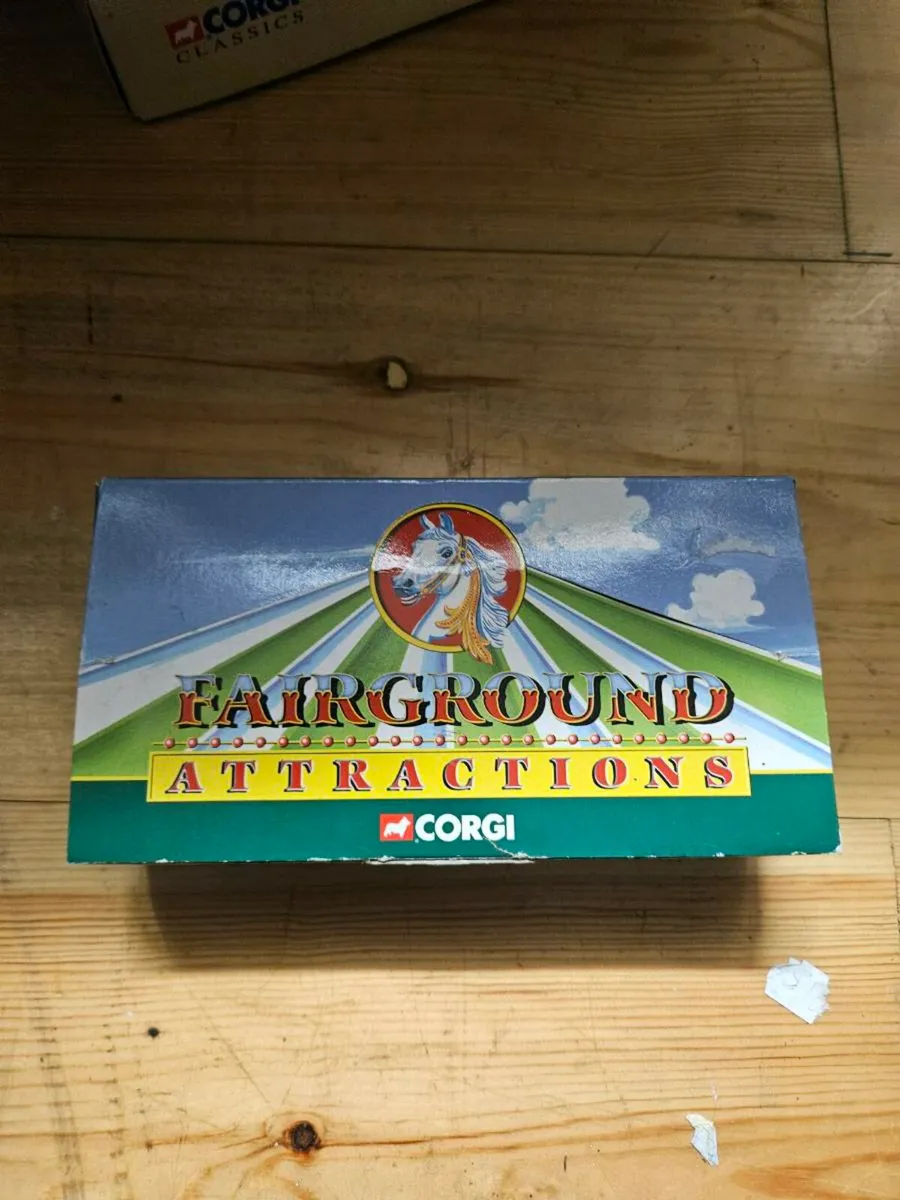 Corgi Circus Fair Ground Showmans Range Landrover - Image 2