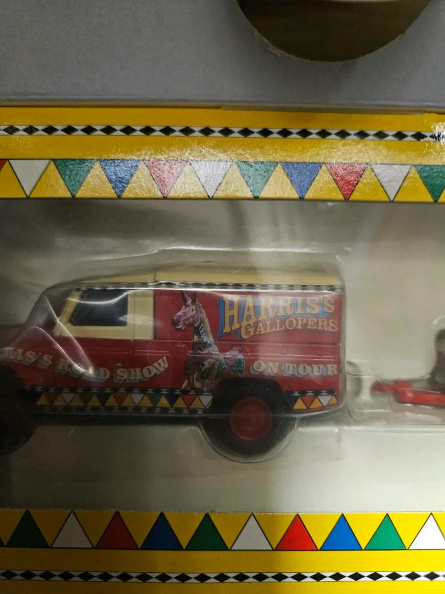 Corgi Circus Fair Ground Showmans Range Landrover - Image 3