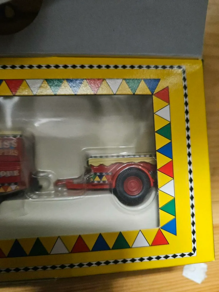 Corgi Circus Fair Ground Showmans Range Landrover - Image 4