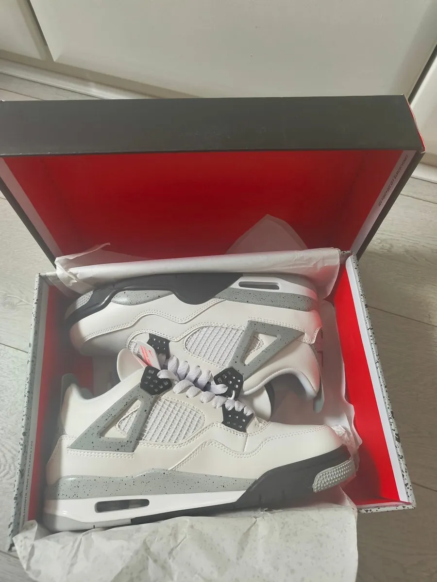 Jordan 4 size( 42) - Image 4