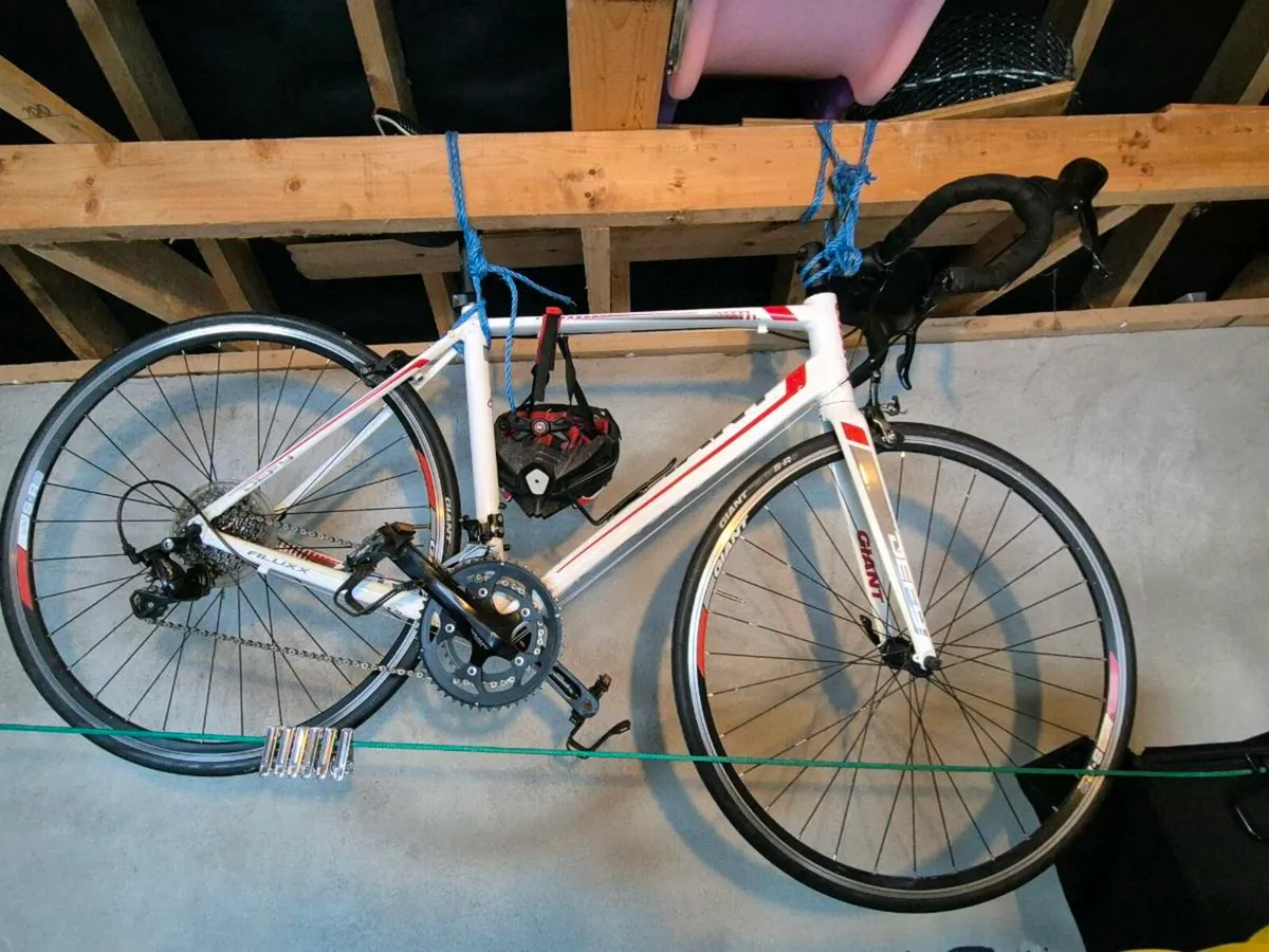 Giant Defy 3 - Image 1