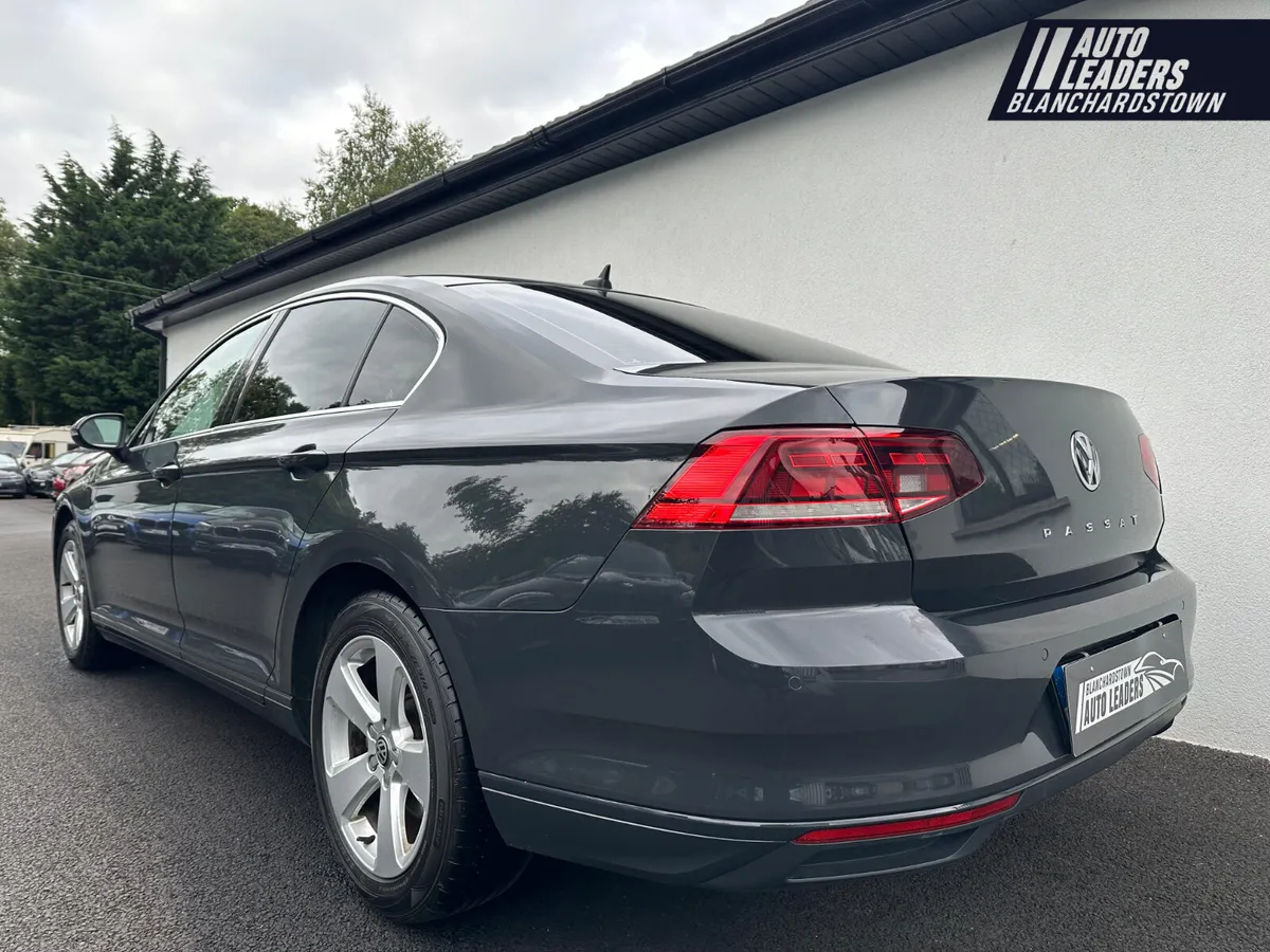 VOLKSWAGEN PASSAT 1.6 TDI SE BUSINESS DSG AUTO NAV - Image 4