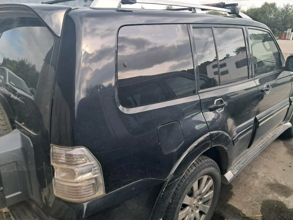 5 Seater Mitsubishi Pajero Commercial Tax - Image 4