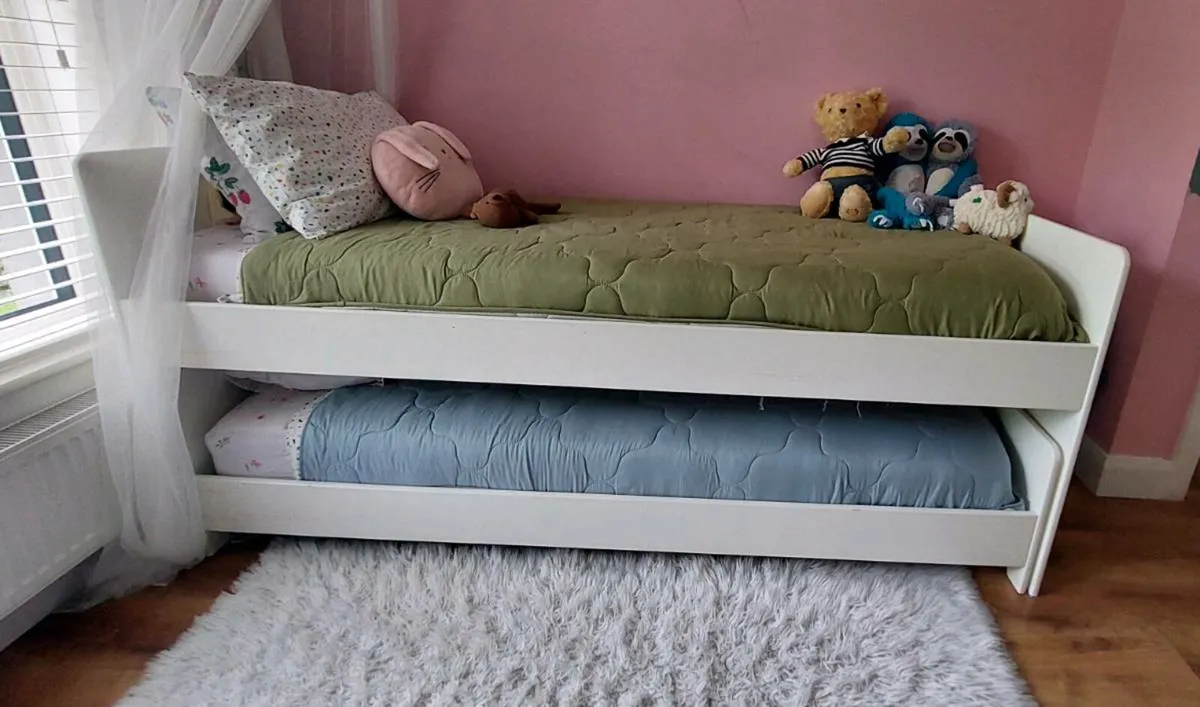 Beds - Image 1