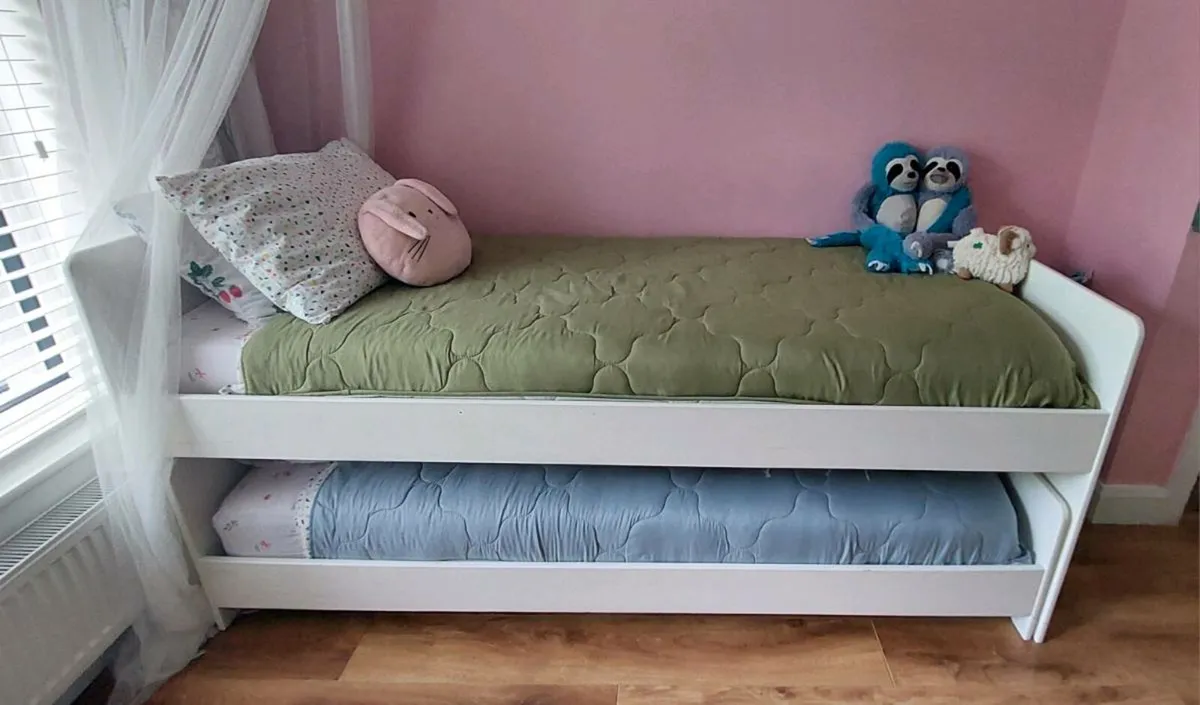 Beds - Image 2