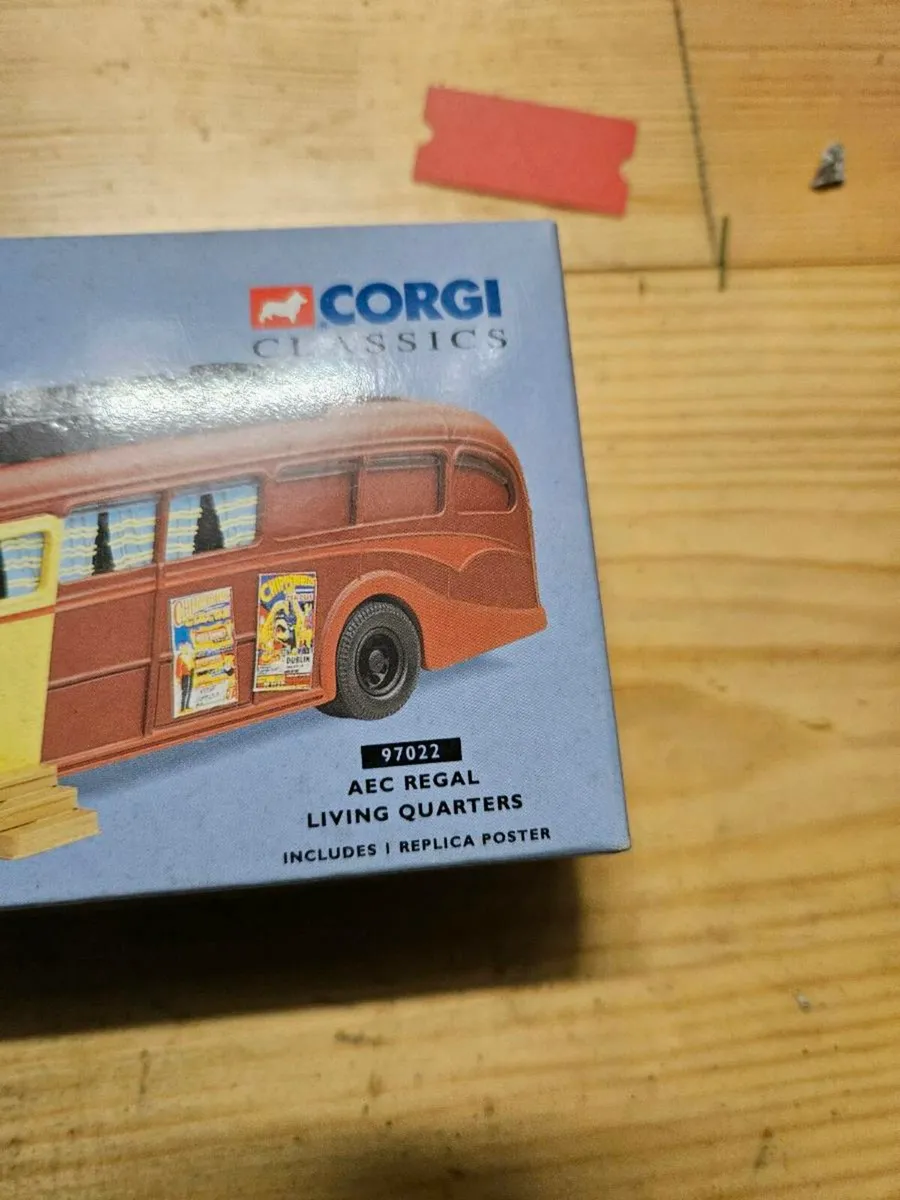 Corgi Chipperfields Circus Accommodation Bus - Image 1