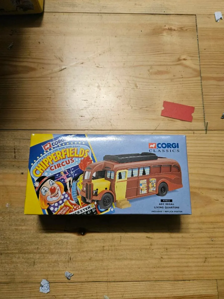 Corgi Chipperfields Circus Accommodation Bus - Image 2