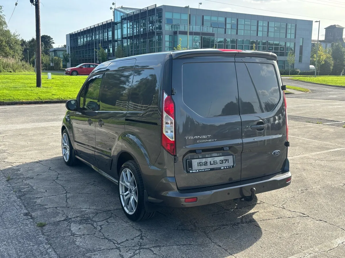 192 Connect Trend 120bhp 3 Seater - Image 3