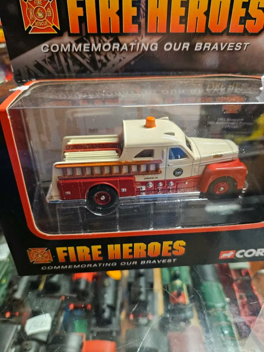 Corgi Fire Engine - Image 2