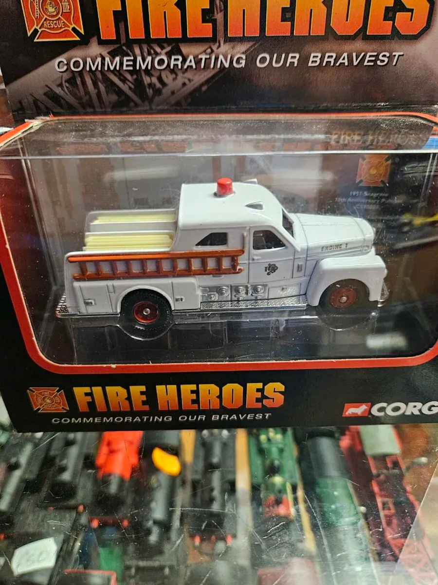 Corgi Fire Engine - Image 2