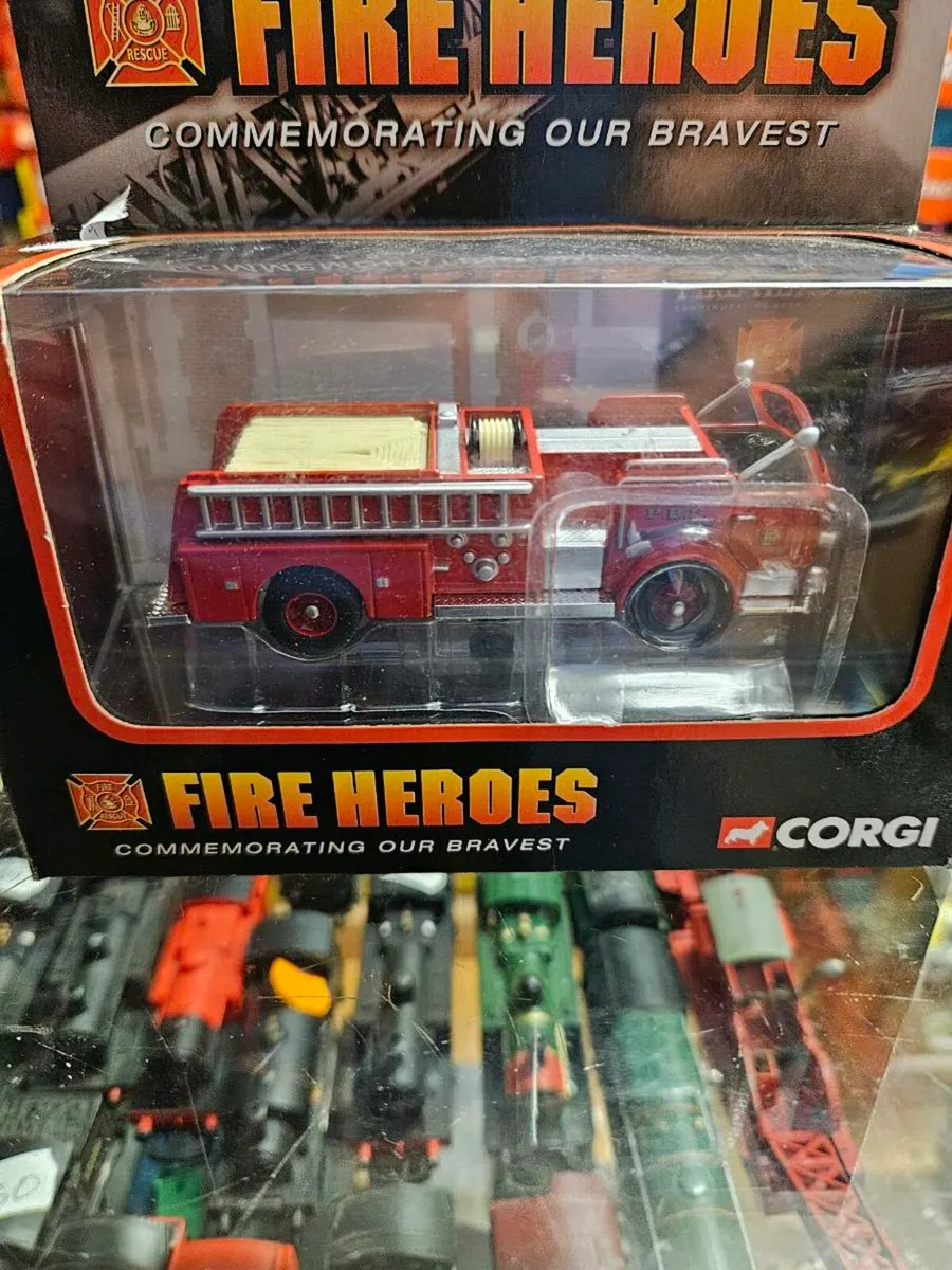 Corgi Fire Engine - Image 2