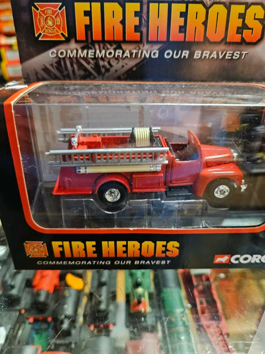 Corgi Fire Engine - Image 2