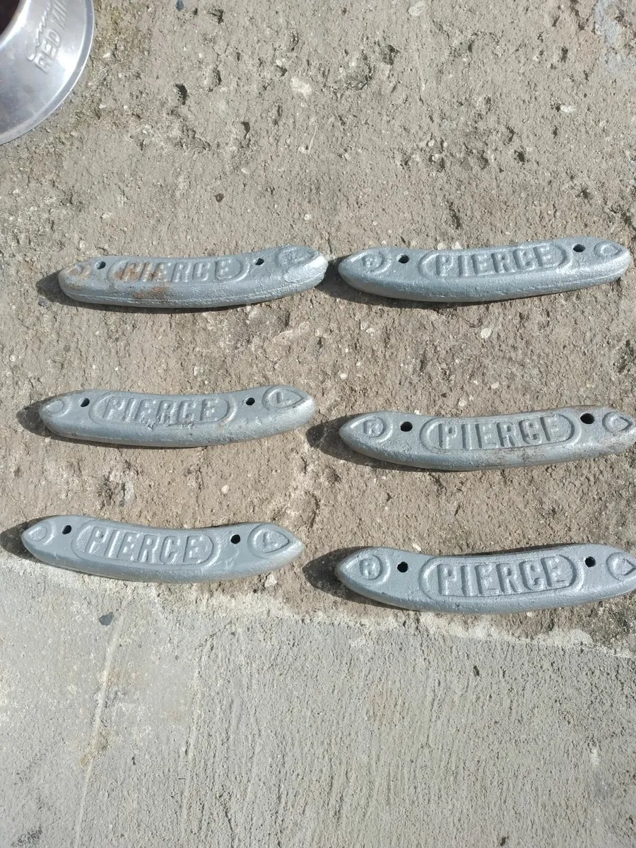 3 pairs of vintage PIERCE cast name plates - Image 1